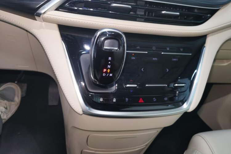 Used Buick GL8 2023 ES Lu Zun Deluxe Model
