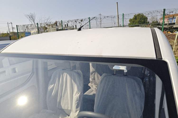 Used Wuling Yangguang 2024 300KM Comfort Version Passenger Van 75kW
