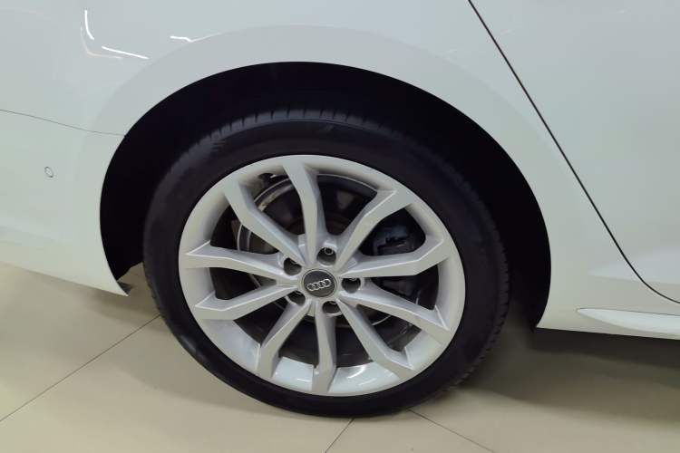 Used Audi A4L 2019 40 TFSI Fashion Edition China VI Emission Standard
