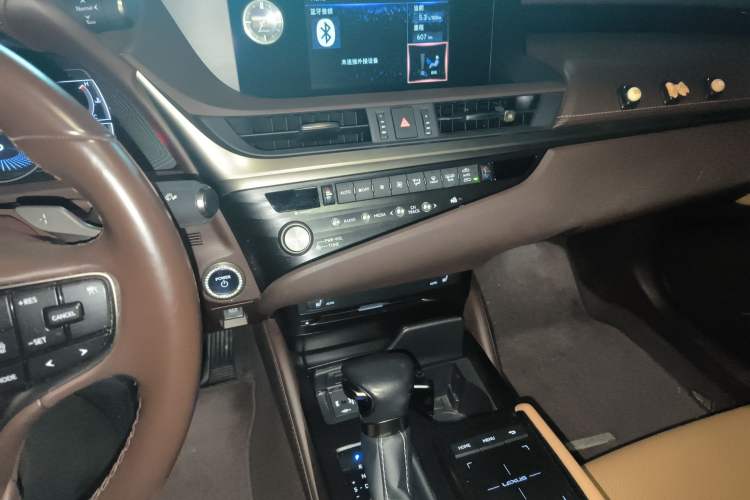 Used Lexus ES 2020 300h Premier Edition
