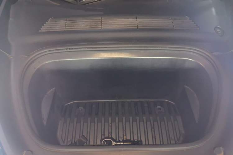 Used Tesla Model Y 2021 Long-Range All-Wheel-Drive Version
