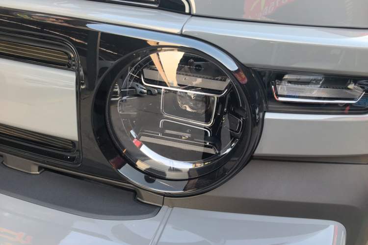 Used  V23 2025 401 Two-Wheel Drive Advanced Edition