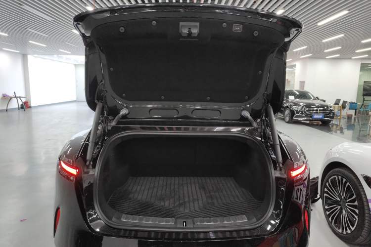 Used  11 2025 Ultra Extended-Range Edition
