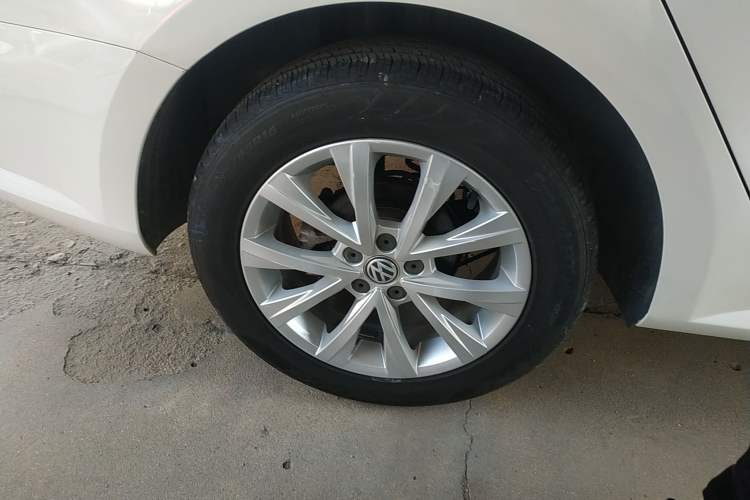 Used Volkswagen Lavida 2017 1.6L Automatic Comfort Edition
