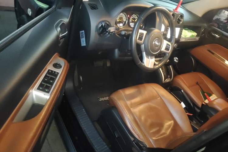 Used  Compass 2014 Revised Version 2.4L Four-Wheel Drive Luxury Navigation Edition
