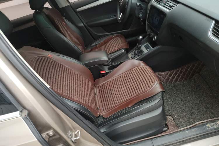 Used Skoda Octavia 2019 1.5L Automatic Smart Drive Luxury Edition China VI Standard