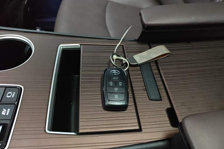 Used Toyota Granvia 2024 2.5L Hybrid Prestige PLUS Four-Wheel Drive Version
