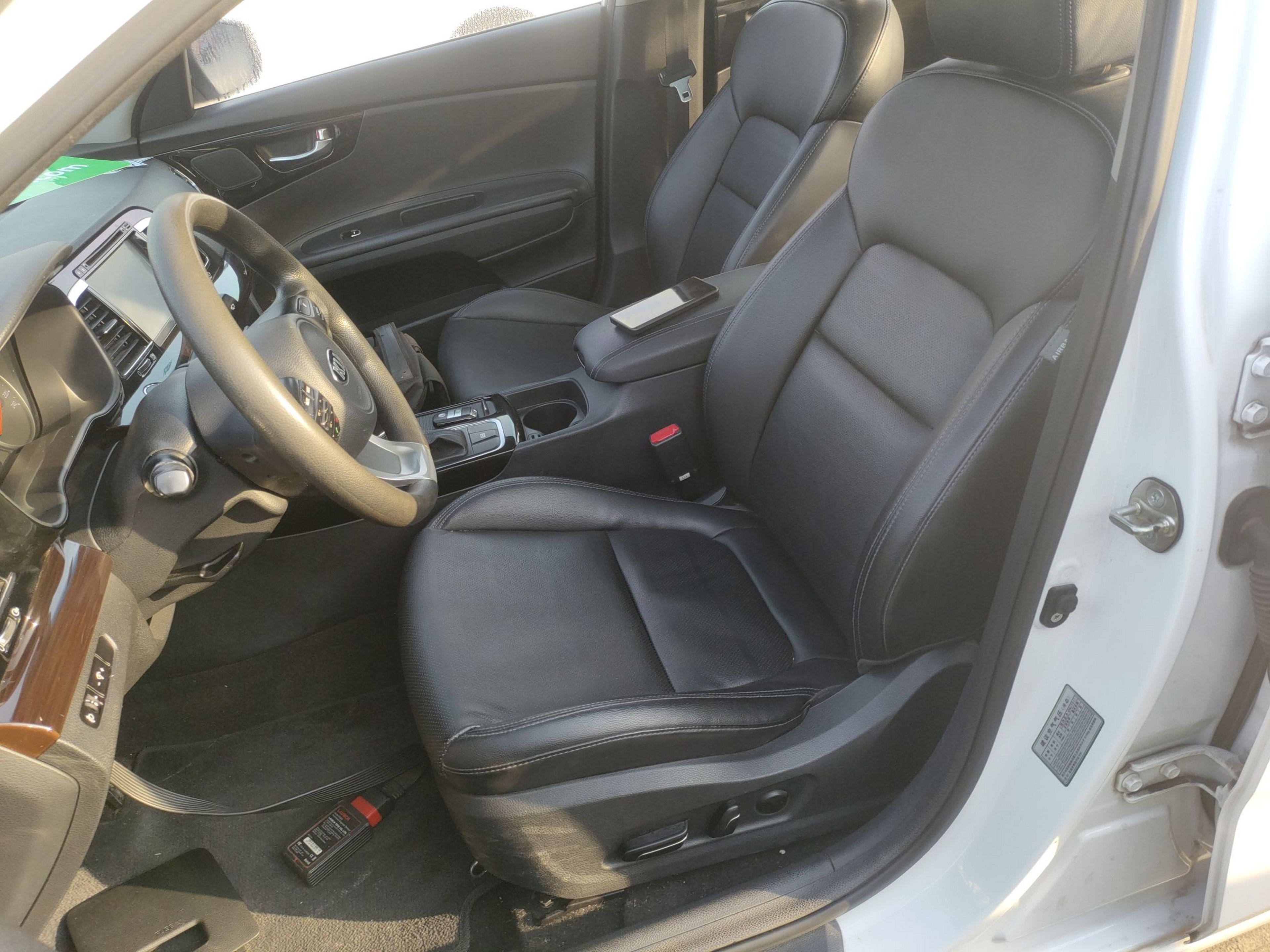 Переднее сиденье в автомобиле