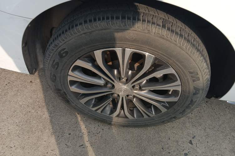 Used Buick GL8 2023 Facelifted Land Cruiser Executive Luxury Version