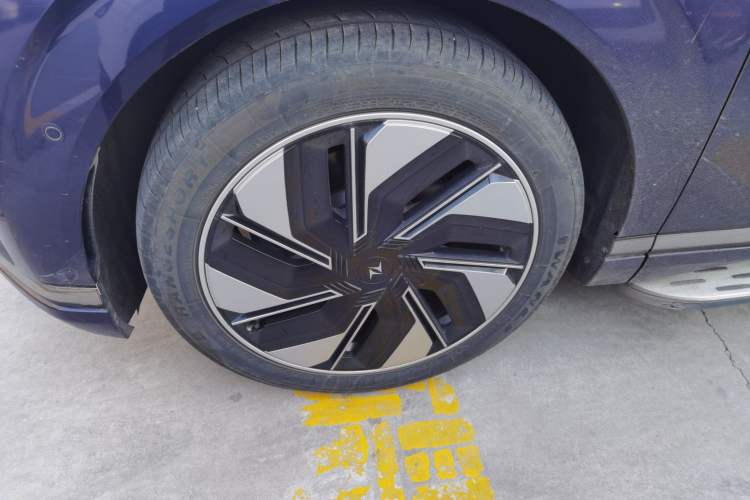 Used  eπ008 2024 636Max All-Electric Version 6 Seats
