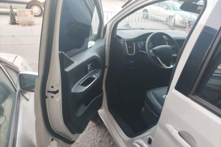 Used Jinbei Gold Hiace M Classic 2022 1.5L Engineering Lion Passenger Van 7 Seats
