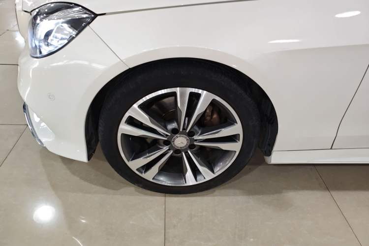 Used Mercedes-Benz E-Class 2015 Facelift E 200 L Sport Edition