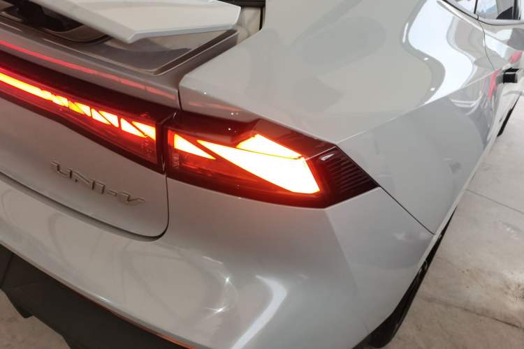 Used Changan UNI-V 2022 1.5T Prestige Version
