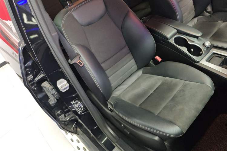 Used Mercedes-Benz GLK-Class 2015 GLK 300 4MATIC Fashion Edition Ultimate Version
