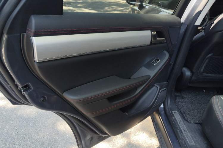 Used BYD Tang New Energy 2018 DM 2.0T All-Wheel Drive Smart Connect Genesis Edition 7 Seats China V Emission Standard
