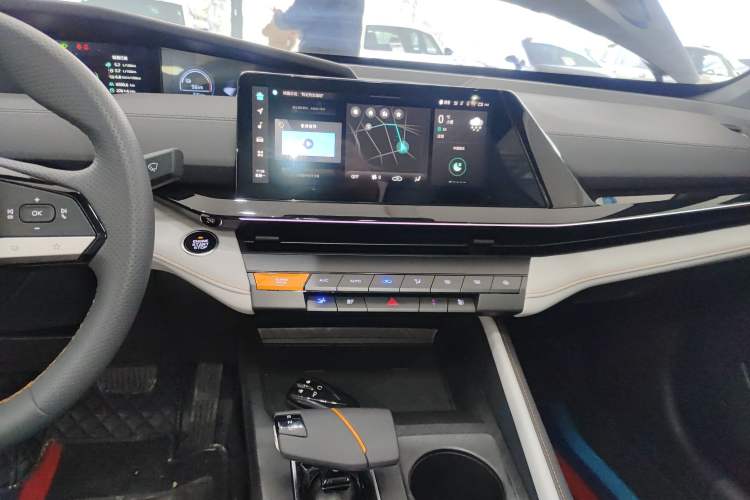 Used Changan UNI-V iDD 2024 Blue Whale Smart Electric iDD 136km Luxury Model
