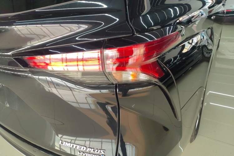 Used Toyota Sienna 2021 2.5L Hybrid Ultimate Edition