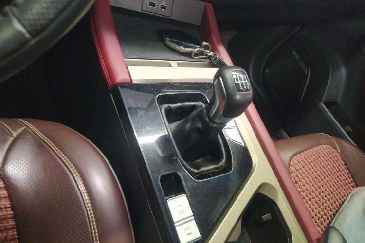 Used JETOUR X70 2023 1.5T Manual Overdrive Version 5 Seats
