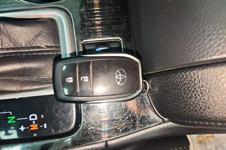 Used Toyota Highlander 2018 2.0T Four-Wheel Drive Luxury Version 7 Seats China VI Standard