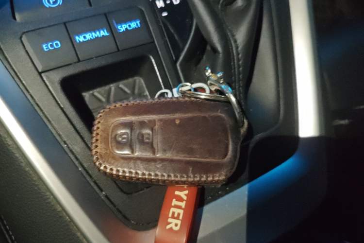 Used Toyota RAV4 2021 2.0L CVT Two-Wheel Drive Fashion PLUS Edition
