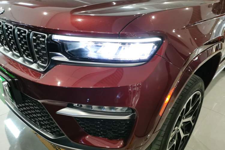 Used  Grand Cherokee New Energy 2023 4xe Summit Edition
