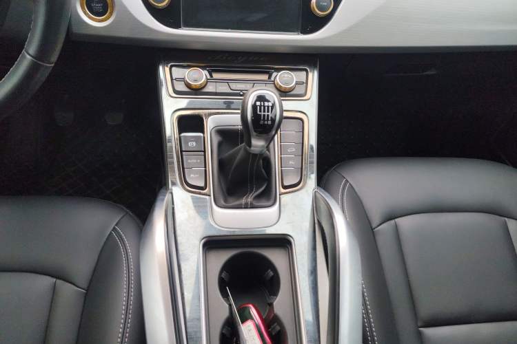 Used Geely Auto Emgrand X7 Sport 2016 2.0L Manual Smart Connect Version
