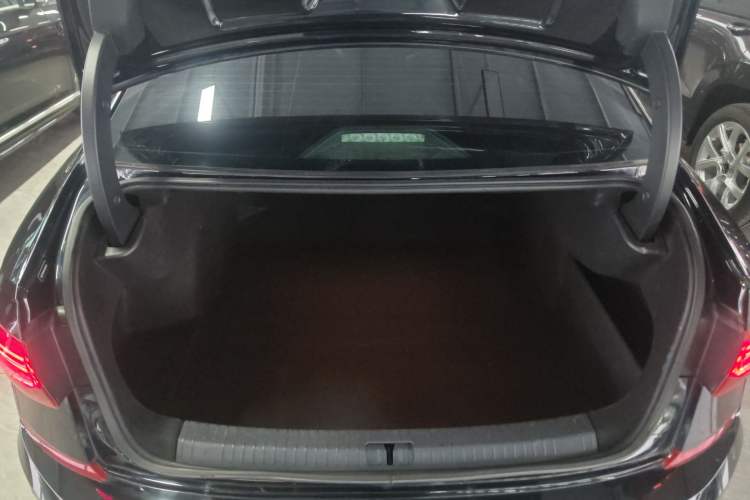 Used Volkswagen Passat 2019 330TSI Luxury Edition China VI Standard
