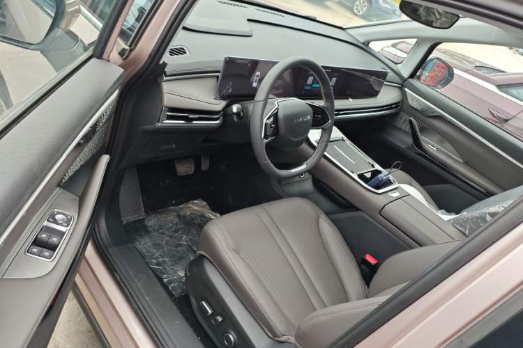 Used SAIC MAXUS G70 2024 2.0T Automatic Flagship Version 7 Seats
