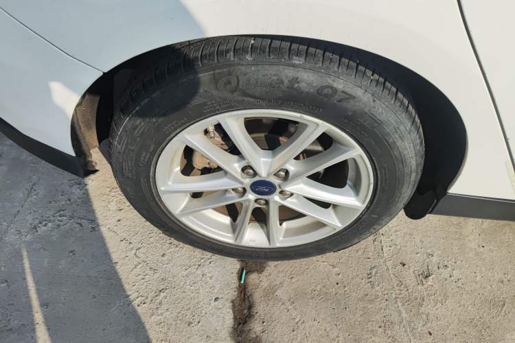 Used Ford Focus 2017 Hatchback 1.6L Automatic Fashion Edition Smart Drive Version
