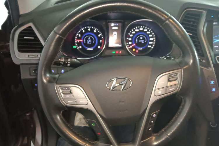 Used Hyundai Santa Fe 2013 2.4L Automatic Two-Wheel Drive Smart Version