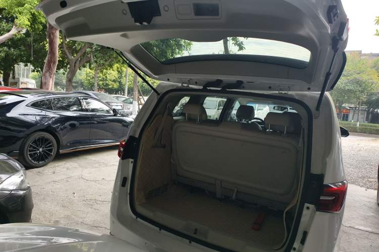 Used Buick GL8 2023 Land Executive Class 652T Luxury Model