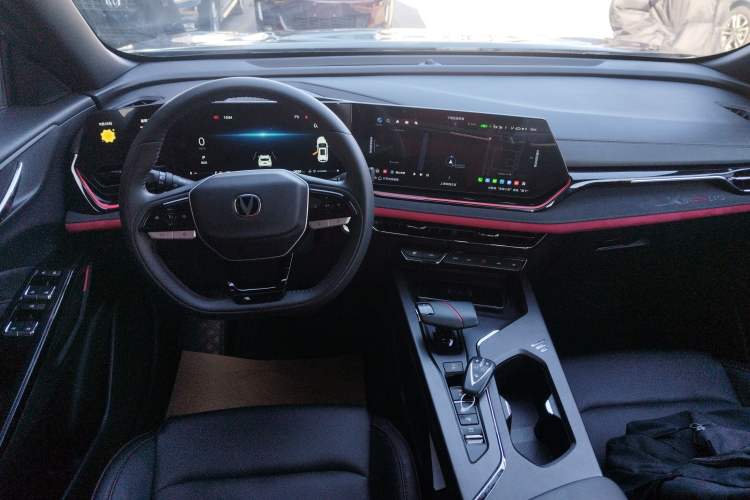 Used Changan X5 PLUS 2024 1.5T DCT ZhiZun Version
