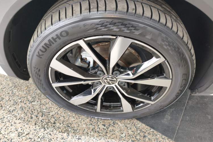 Used Volkswagen T-ROC 2023 300TSI DSG Two-Wheel-Drive Chen Guang Edition
