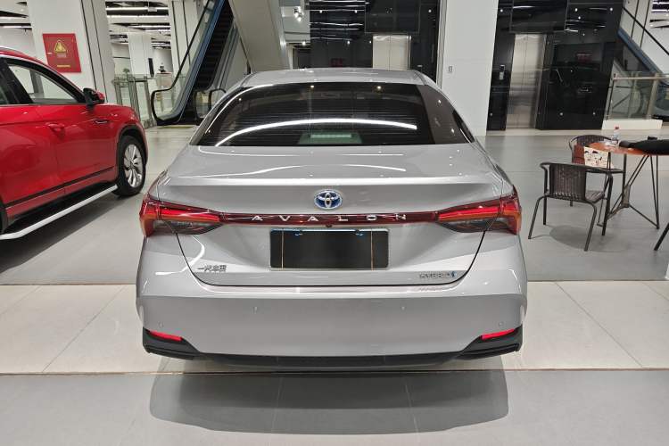 Used Toyota Avalon 2019 Dual-Engine 2.5L Luxury Edition China VI Standard
