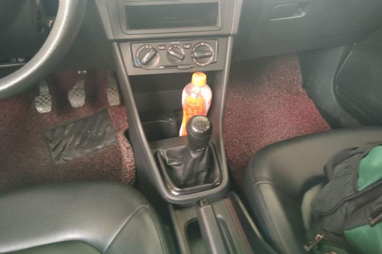 Used Volkswagen Santana 2015 1.6L Manual Fashion Edition
