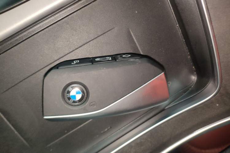 Used BMW X5 2023 xDrive 30Li Luxury M Sport Package
