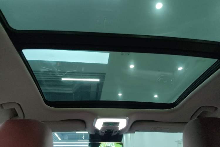 Used Hongqi H5 2025 2.0T Automatic Flag Edition – 500 000 Units Commemorative Version
