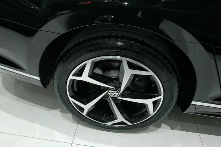 Used Volkswagen Magotan 2023 2 Million Units Limited Edition 330TSI DSG Leading Version
