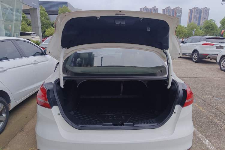 Used Ford Focus 2018 Sedan Classic 1.6L Automatic Comfort Plus Smart Drive Version
