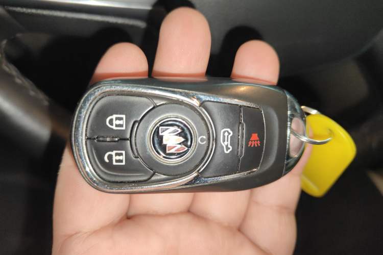 Used Buick GL8 2023 Facelifted Land Cruiser Executive Luxury Version
