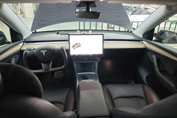 Used Tesla Model Y 2021 Long-Range All-Wheel-Drive Version
