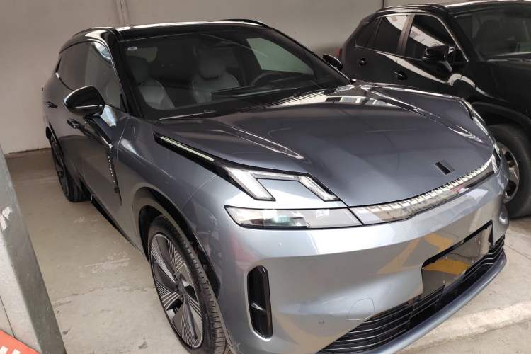 Used Lynk & Co 08 EM-P 2025 220 km All-Wheel-Drive Performance Halo
