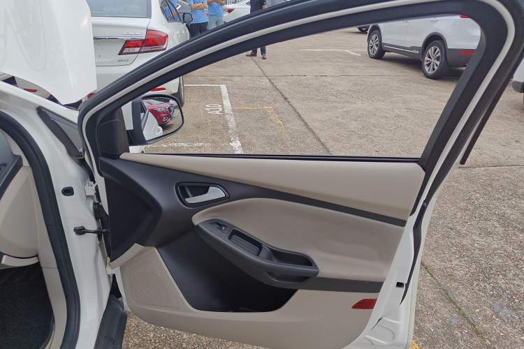 Used Ford Focus 2018 Sedan Classic 1.6L Automatic Comfort Plus Smart Drive Version
