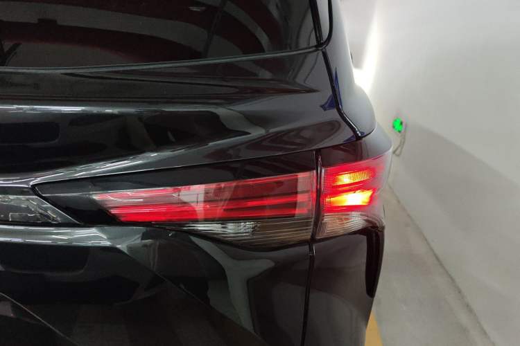 Used Toyota Granvia 2024 2.5L Hybrid Comfort Edition
