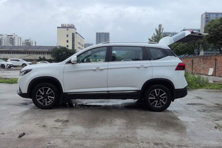 Used FORTHING T5 2022 Grand Edition 1.6L Manual Dream-Chasing Five-Seat Model
