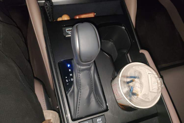 Used Lexus ES 2025 300h Deluxe Edition
