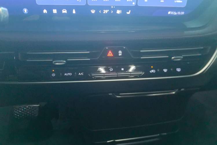 Used Buick Century 2023 2.0T Six-Seater Yinshi Edition
