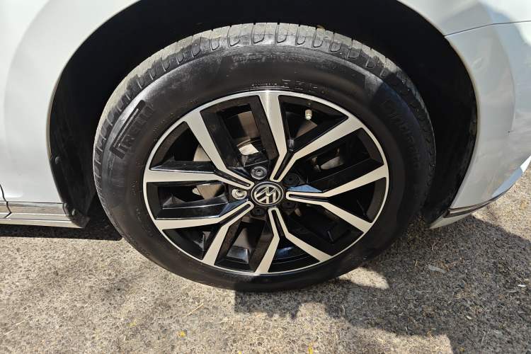 Used Volkswagen Variant 2017 380TSI Two-Wheel Drive Comfort Edition
