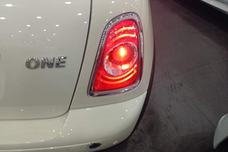 Used  MINI 2011 1.6L ONE
