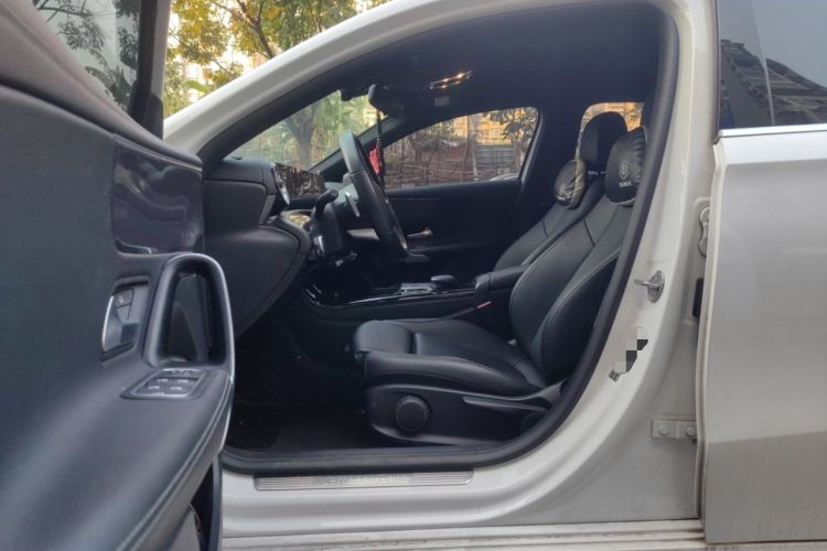 Used Mercedes-Benz A-Class 2022 Second Facelift A 200 L Sport Sedan Fashion Version
